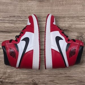 Used Air Jordan 1 Retro High OG 'Chicago' (2015) - Size 12 - 555088-101